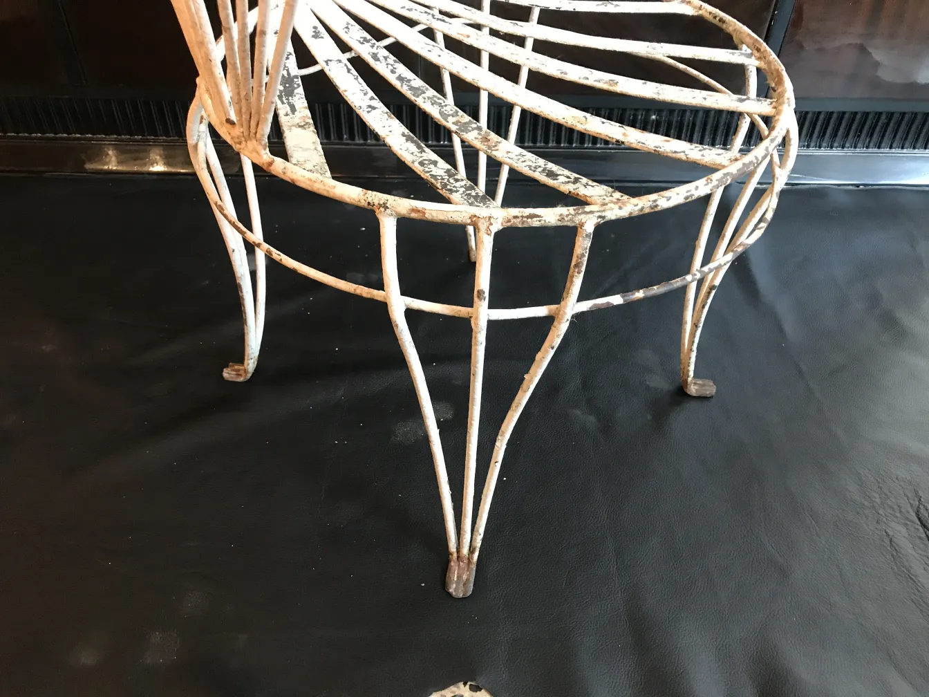 4把古董花园扶手椅，具有独特的设计和优雅的腿