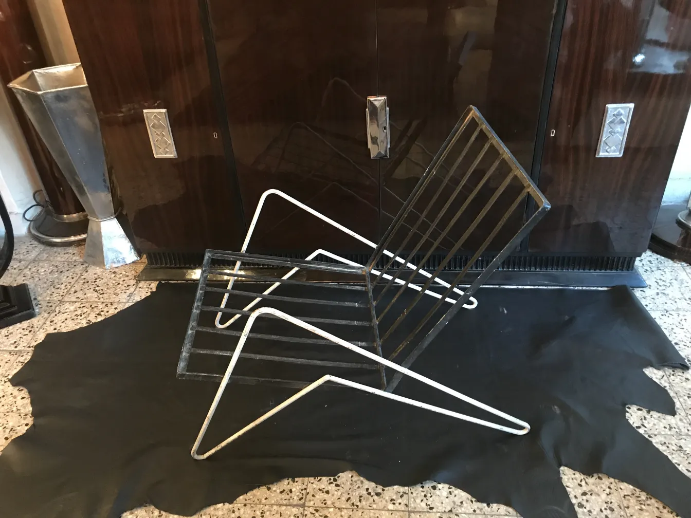 poltronas de jardim antigas em ambiente refinado