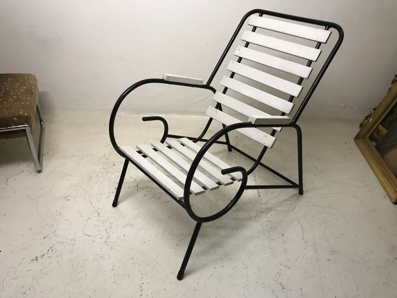 8 antique garden armchairs in a cozy setting