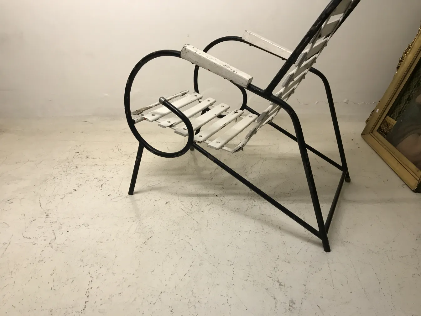 8 poltrone da giardino antiche con design classico in bianco