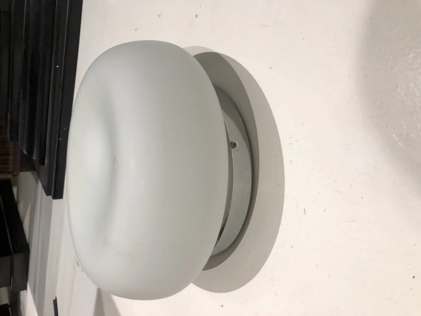 Plafonnier rond antiquité avec finition lisse