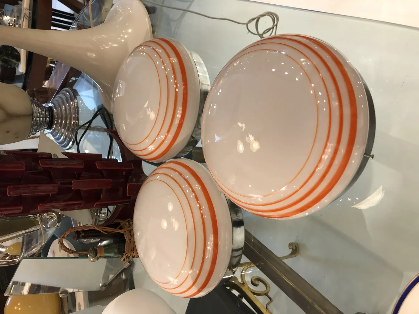 3 antike Deckenleuchten mit orangen Details