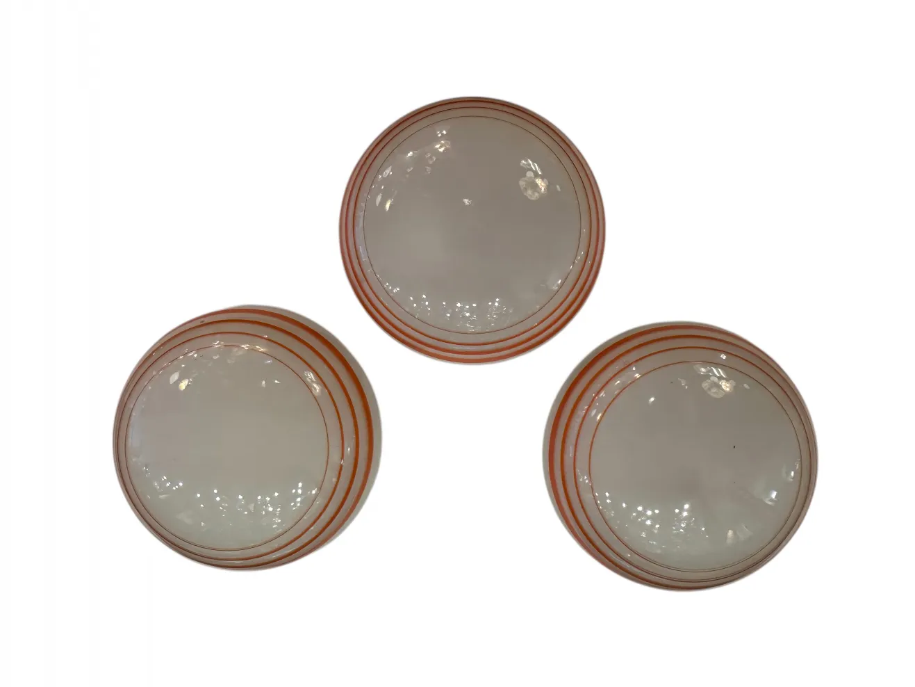 Três luminárias de teto antigas com design elegante, perfeitas para ambientar