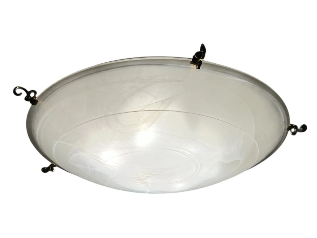 Quattro plafoniere antiche con design elegante e delicato