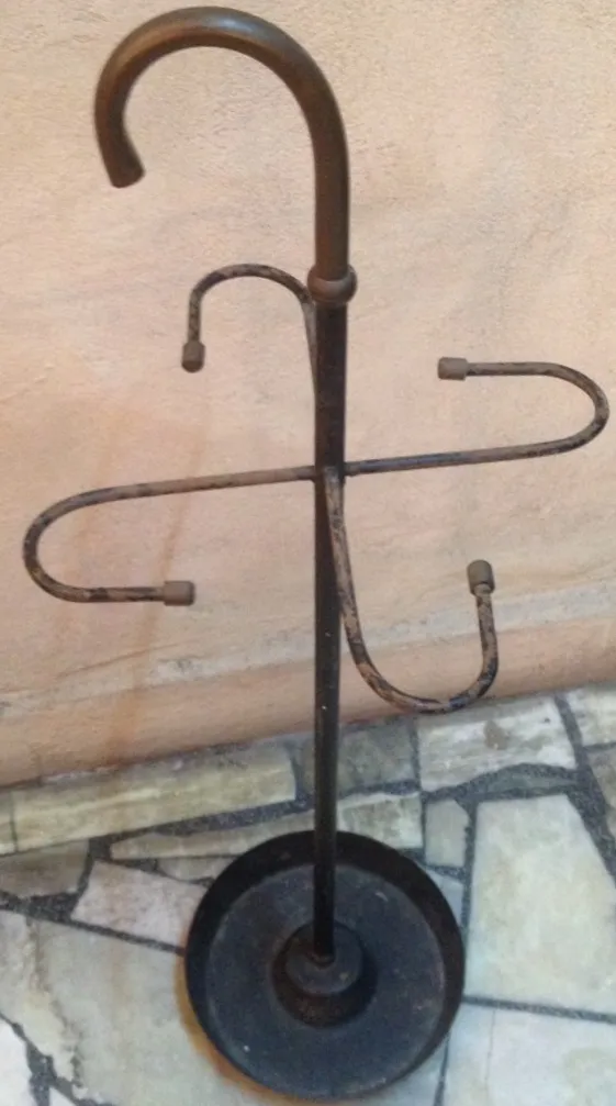 Porte-parapluie ancien avec crochets décoratifs