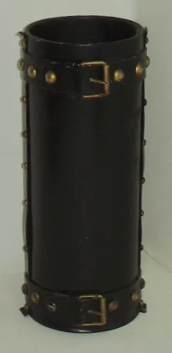 porte-parapluie ancien avec détails dorés, design cylindrique élégant