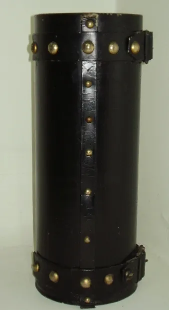 antiguo paragüero negro con detalles dorados y strap