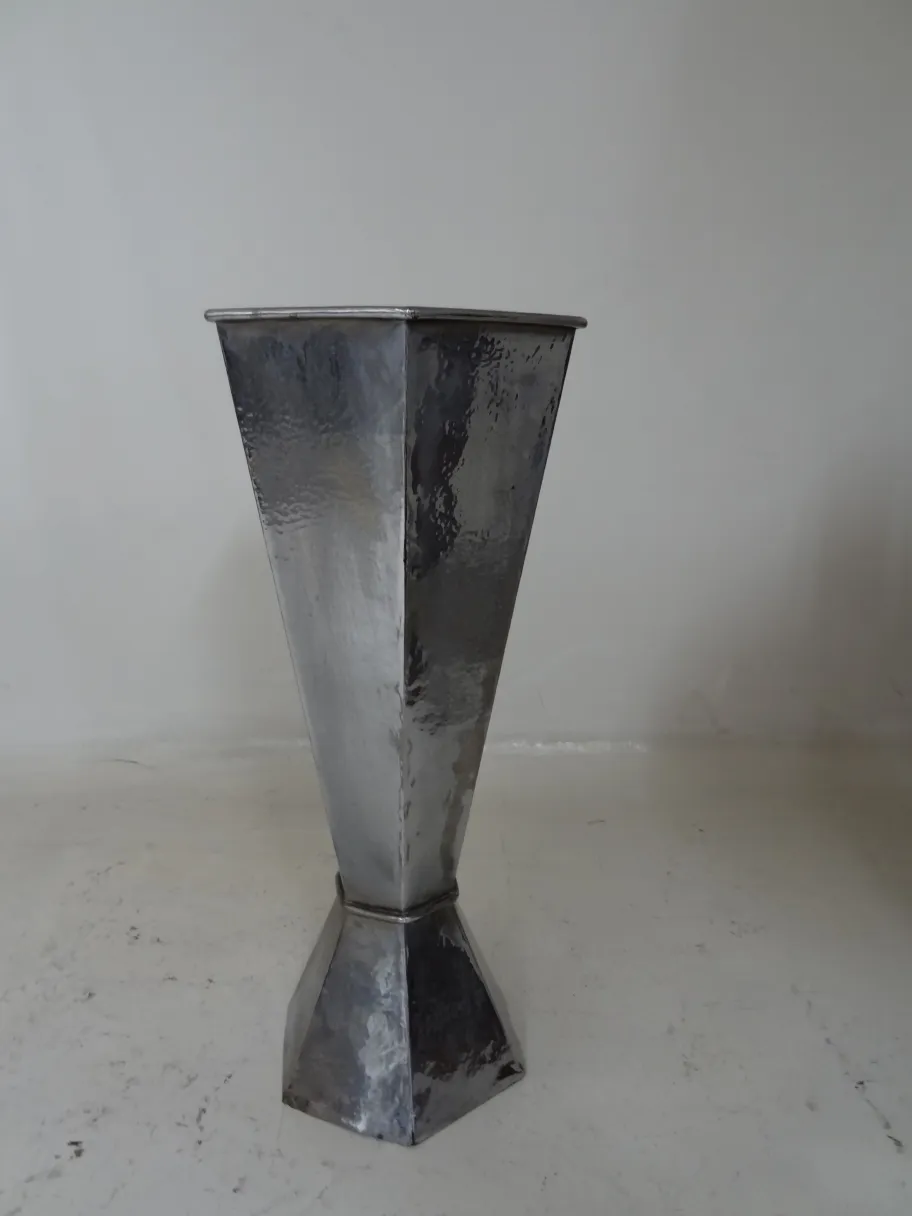 antique umbrella stand with octagonal shape and shiny finish