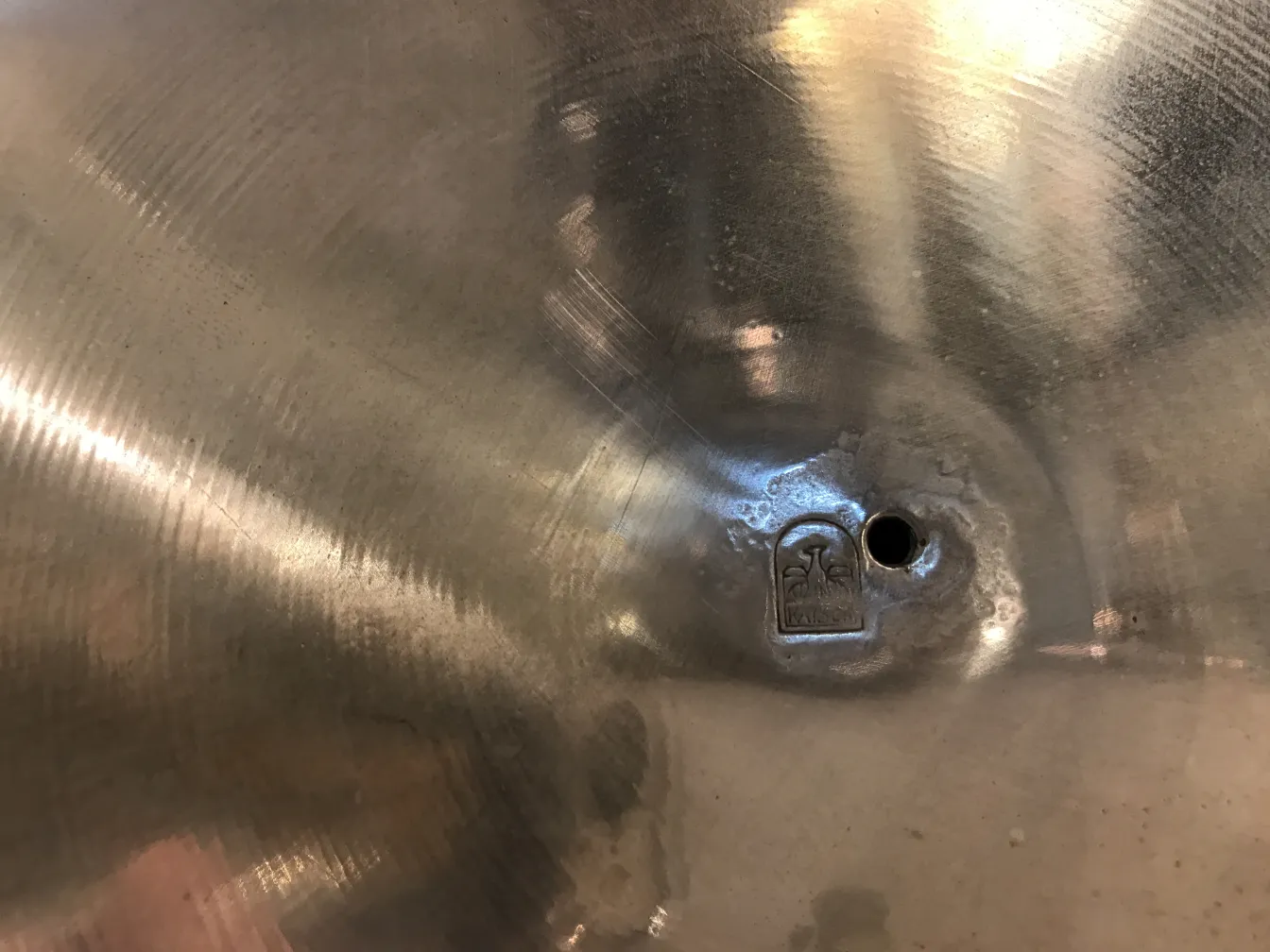 Antiker schirmständer kayser glänzend mit elegantem design.