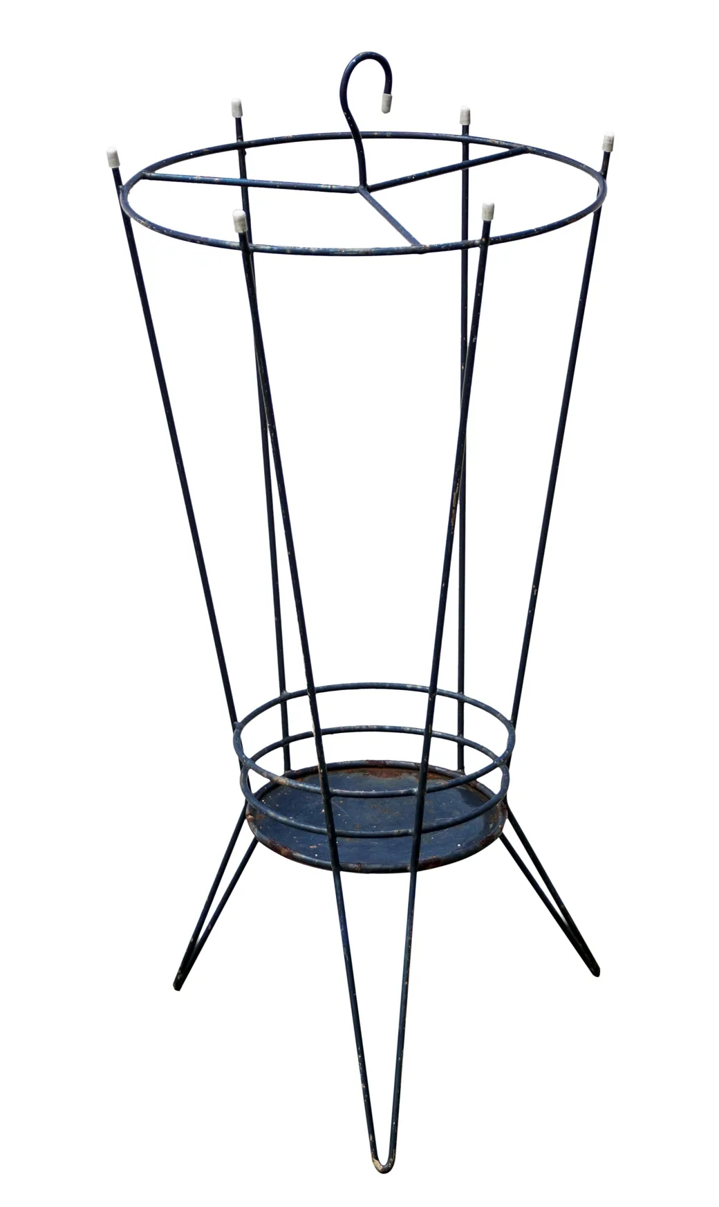 Due portaombrelli antichi in un design decorativo elegante.