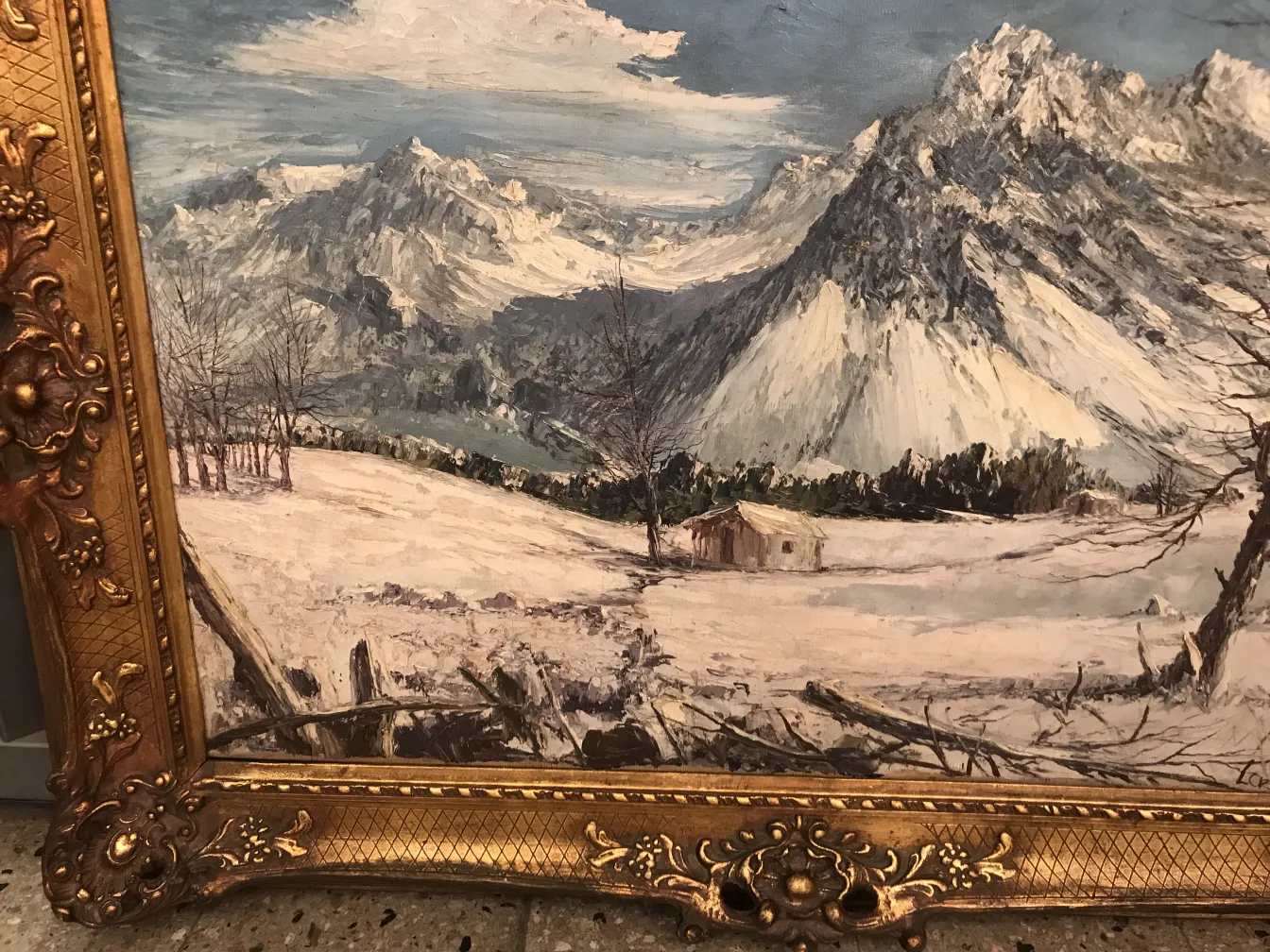 dipinto antico di un paesaggio con montagne innevate e casa