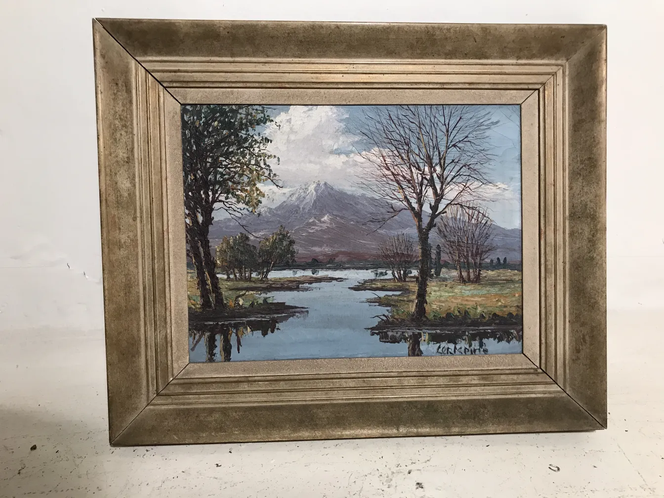 antico dipinto crispino con paesaggio montano e alberi