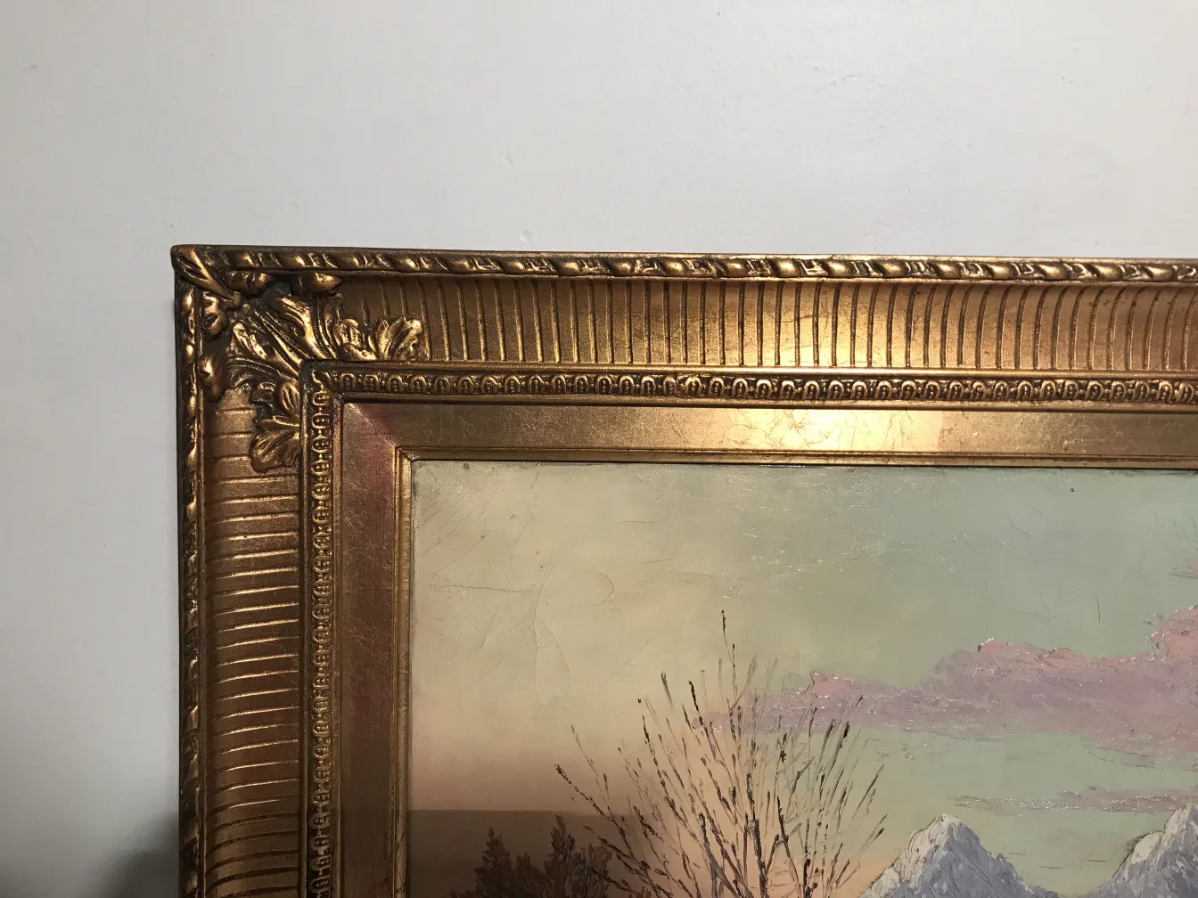 Cuadro antiguo Crispino, paisaje con marco dorado, detalles decorativos.