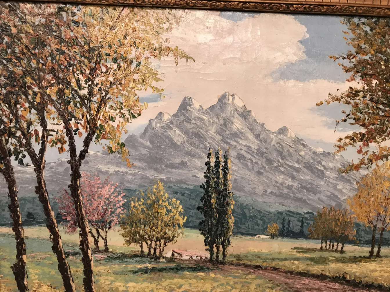 رسم قديم كريسبينو الذي يظهر منظرًا طبيعيًا مع جبال وأشجار الخريف تحت سماء صافية.