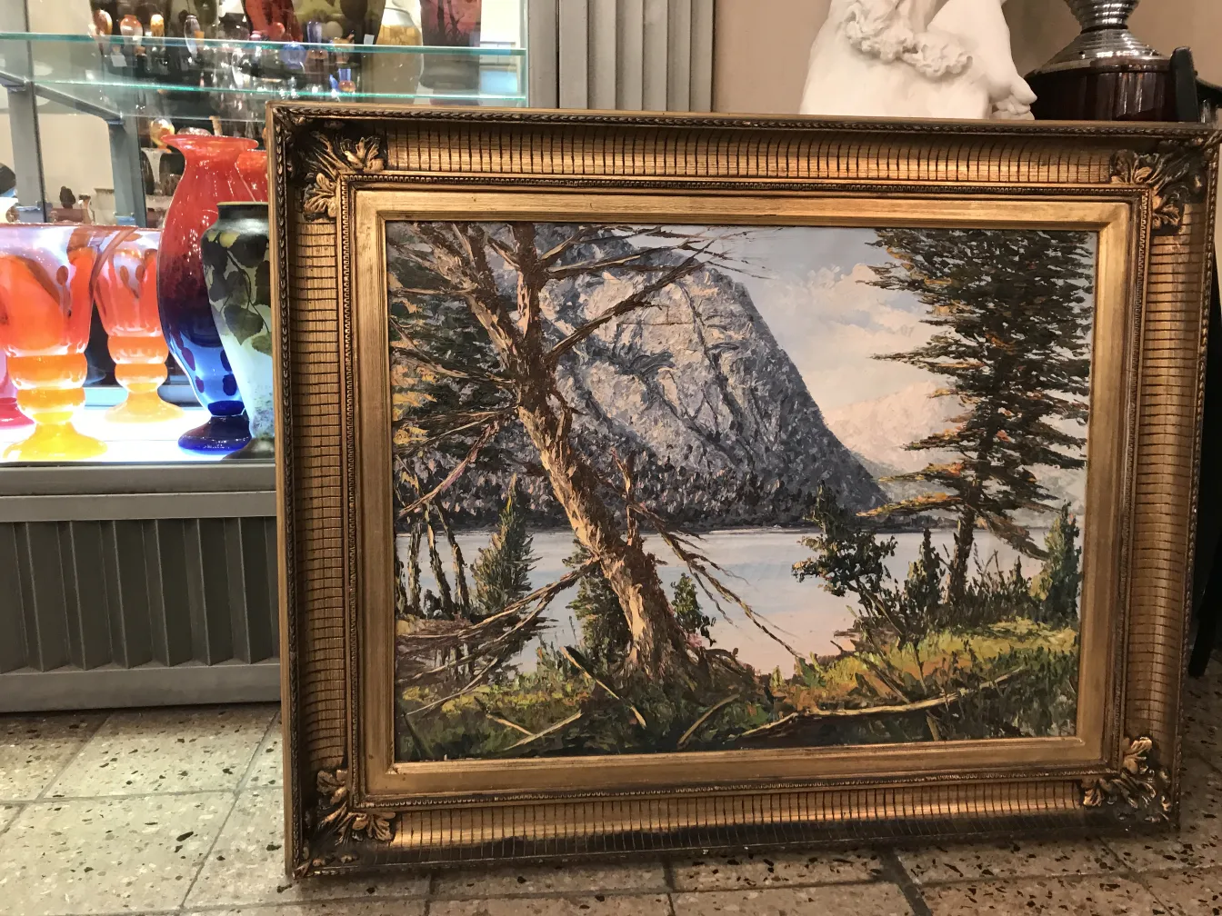 Mit einer natürlichen Landschaft mit Bäumen und Wasser in einem goldenen Rahmen