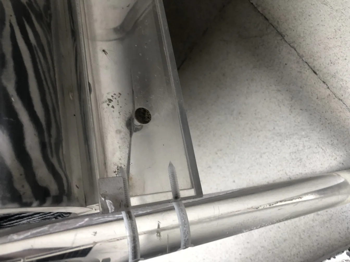 deux fauteuils anciens dans un cadre décoratif