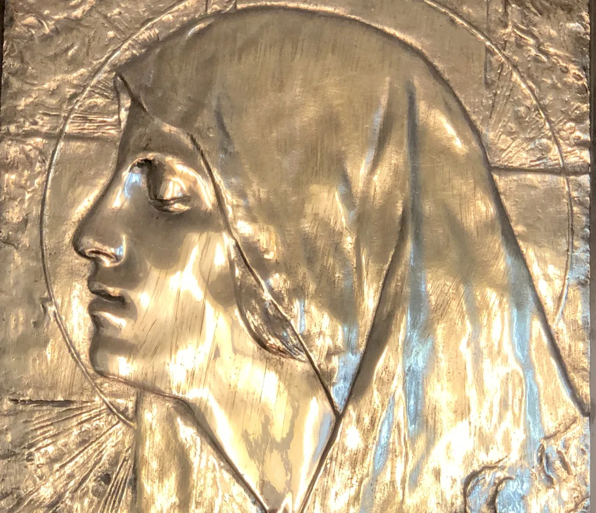 Placa de pared antigua con relieve, retrato de mujer, P. Fosca.