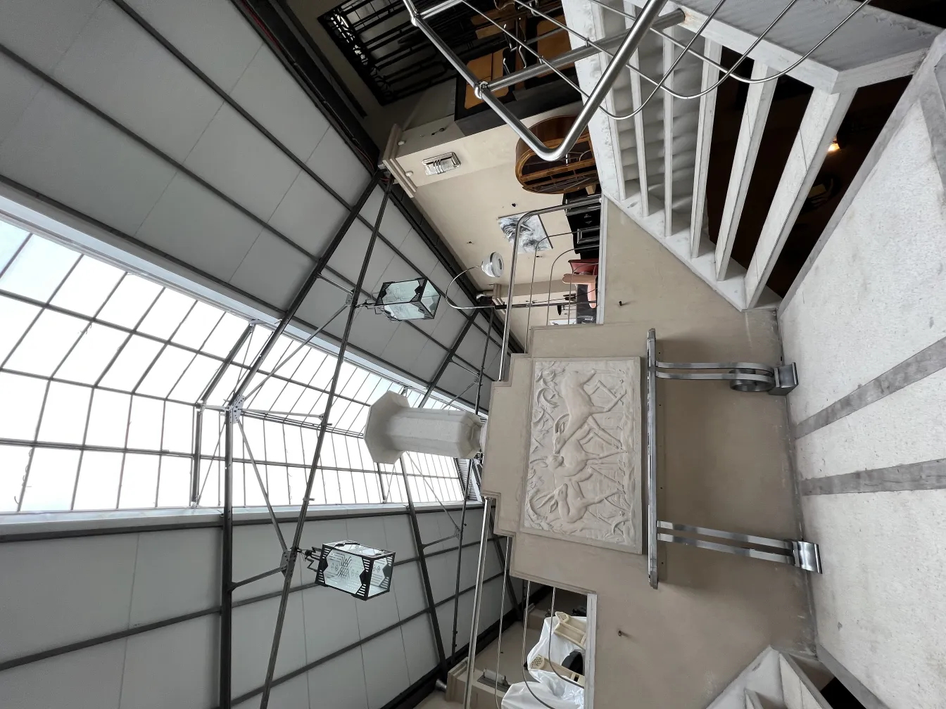 لوحة جدارية قديمة بتفاصيل زخرفية، بيئات حديثة