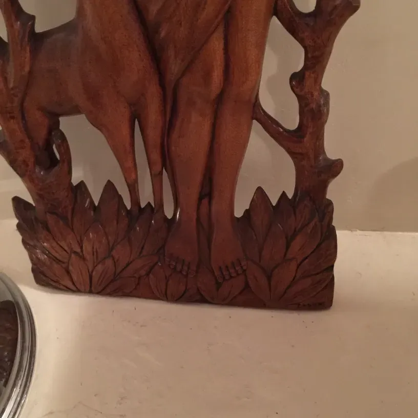 Antigua placa de pared Zadra con detalles en la madera