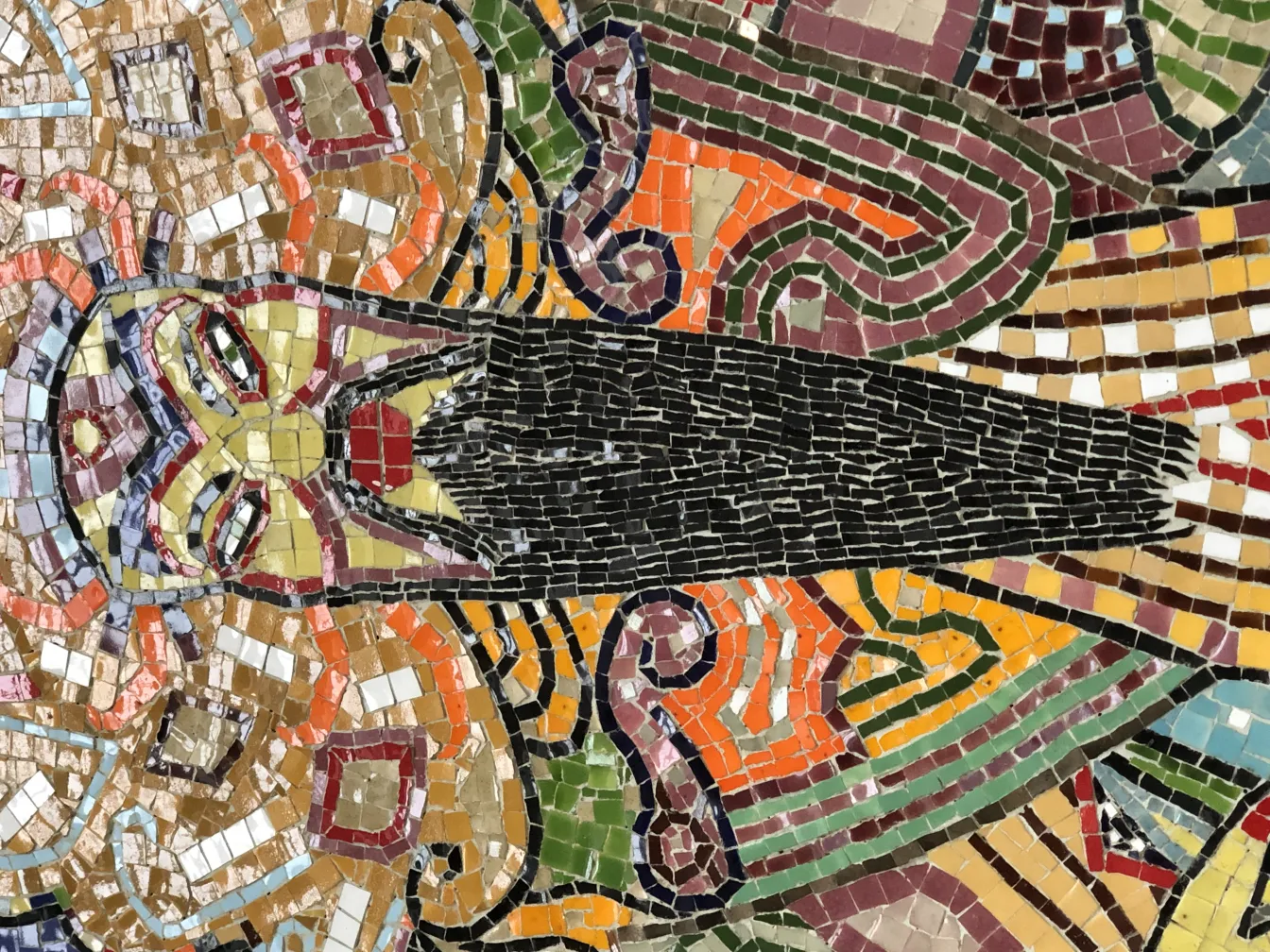 色鮮やかで複雑なデザインの古代モザイク画