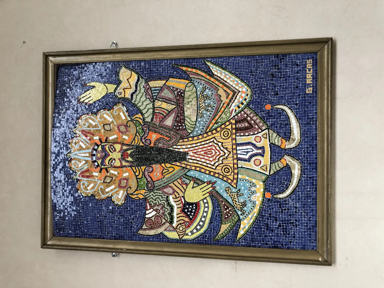 Quadro a mosaico antico con design colorato e vivace.