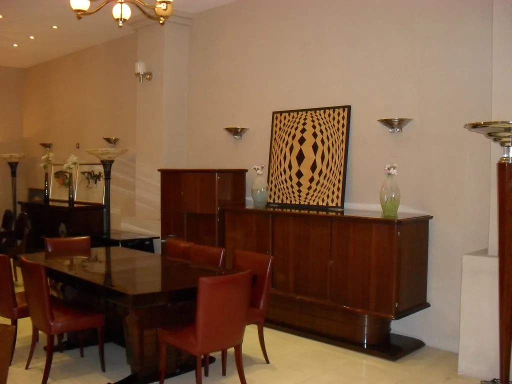 marchetaria antiga em um ambiente decorativo com móveis