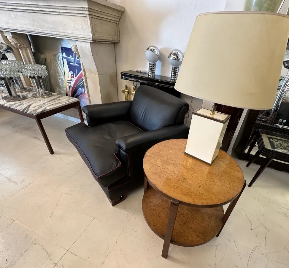 Dos lámparas de mesa antiguas, decorativas y elegantes.