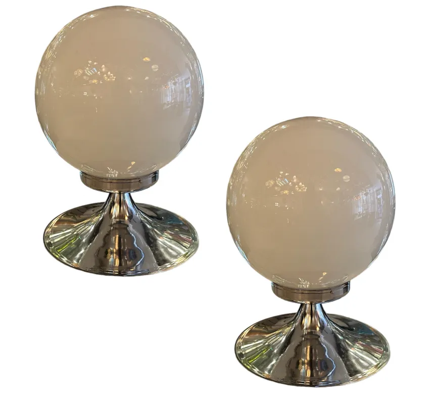 2 lampes de table antiques avec lumière douce dans un cadre douillet