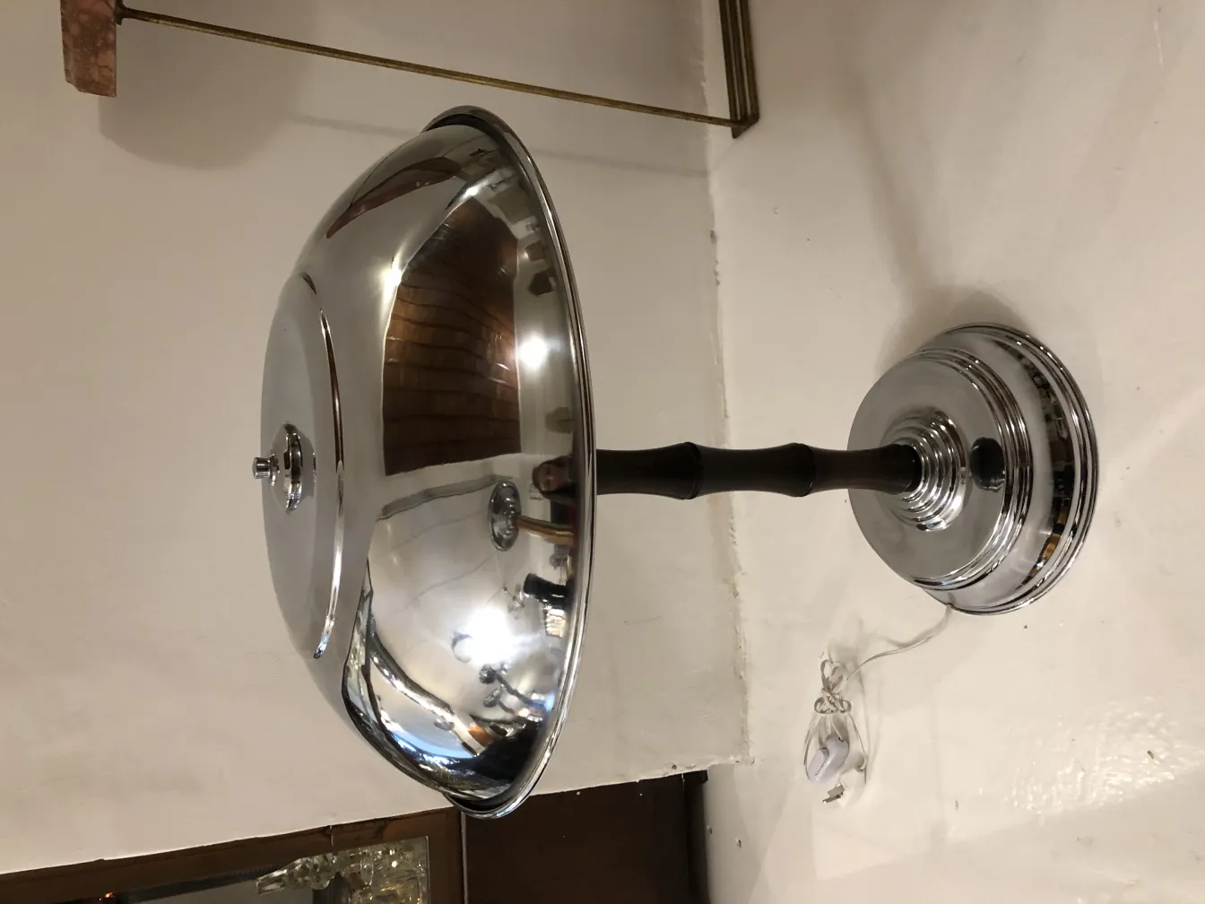 Lampadas de mesa antigas com base brilhante e elegante