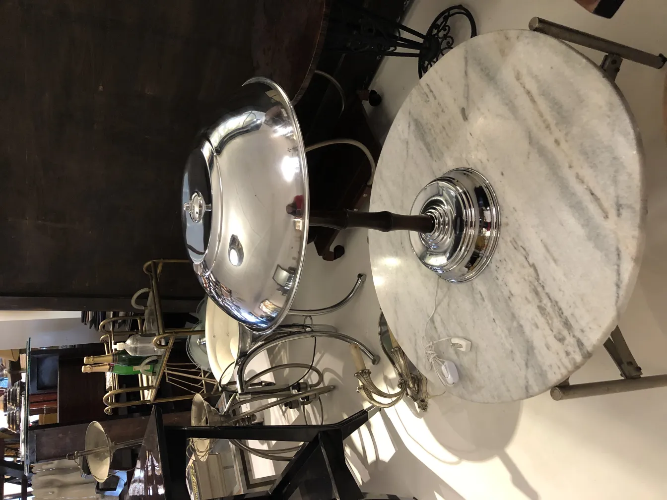 due lampade da tavolo antiche con design classico