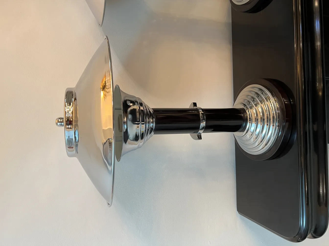 Due lampade da tavolo antiche con finitura lucida ed elegante