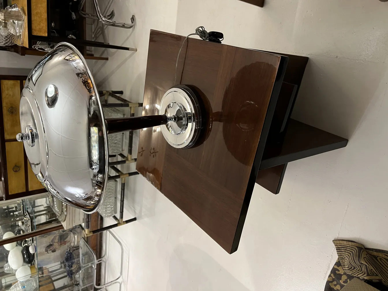 고전적인 받침대가 있는 테이블 램프 2개