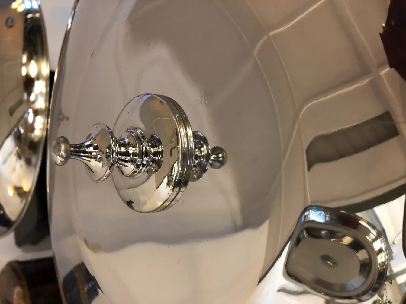 Close-up of 2 antique table lamps with shiny details in an elegant setting