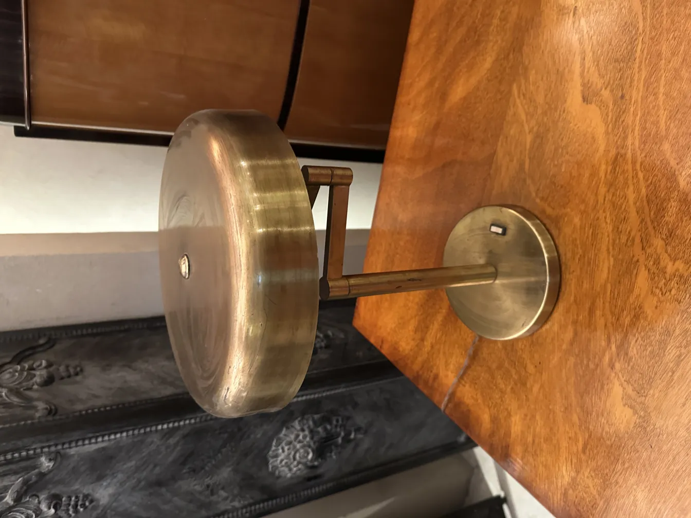 zwei antique Tischleuchten mit goldenem Fuß