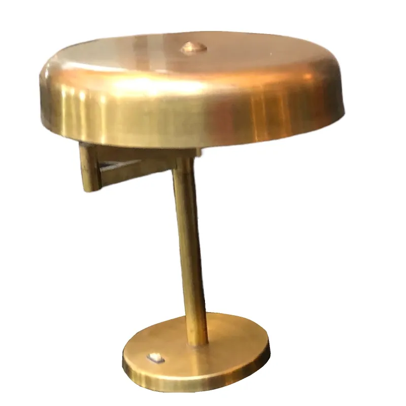 2 antike Tischleuchten in einer gemütlichen Umgebung