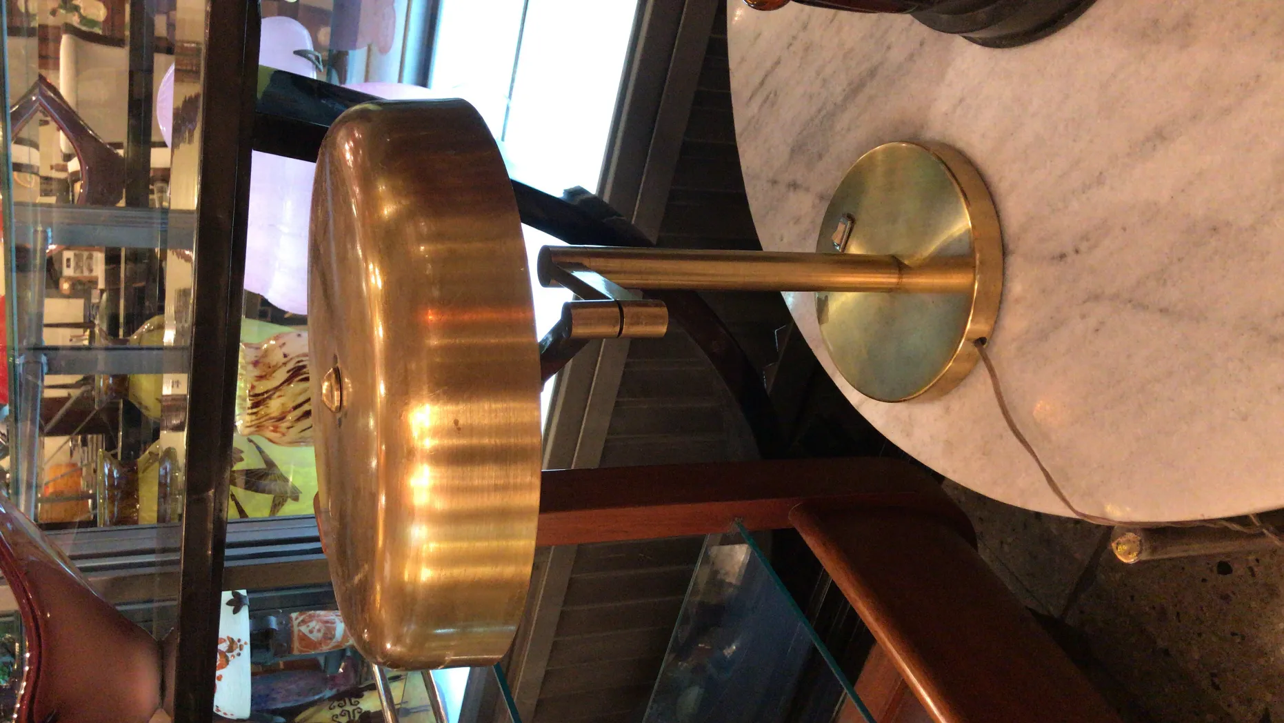 View of 2 antique table lamps with round base on a marble table