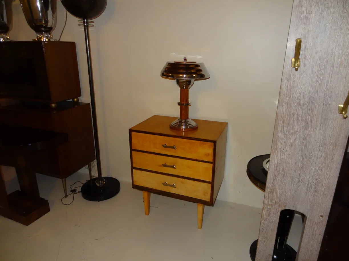 duas lâmpadas de mesa antigas com base cromada