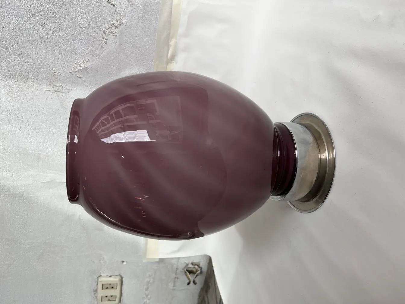 due lampade da tavolo antiche viola con base in metallo