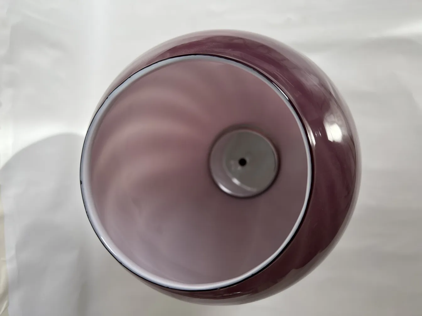 due lampade da tavolo antiche viola viste dall'alto