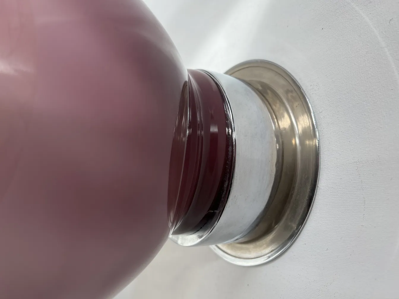 2 antike Tischleuchten mit klarer Basis und ansprechendem Design