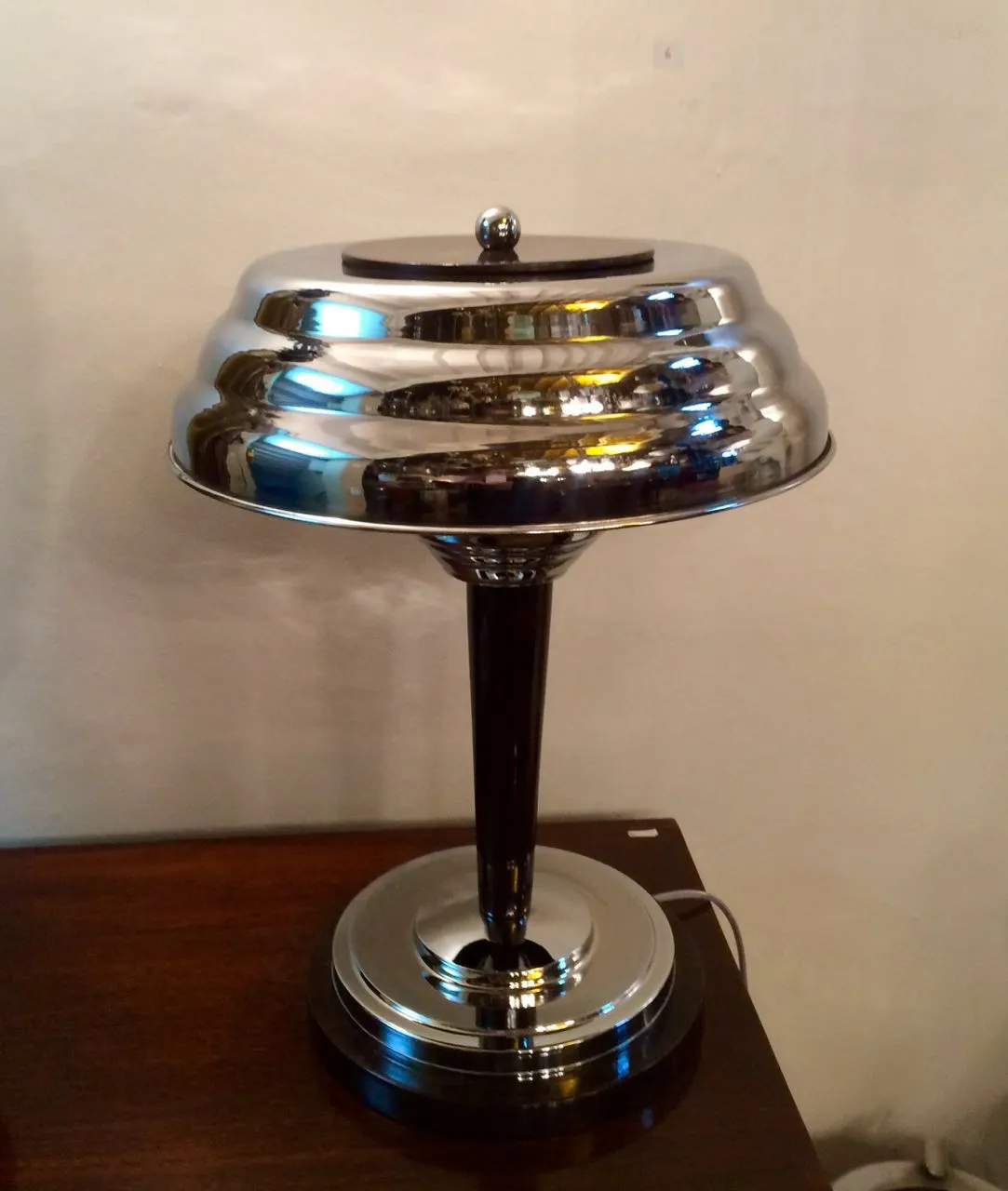 2 antique table lamps with elegant shiny design