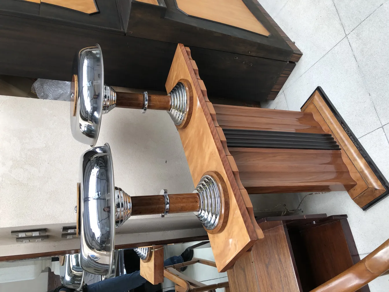 Conjunto de 2 lampadas de mesa antigas com bases brilhantes