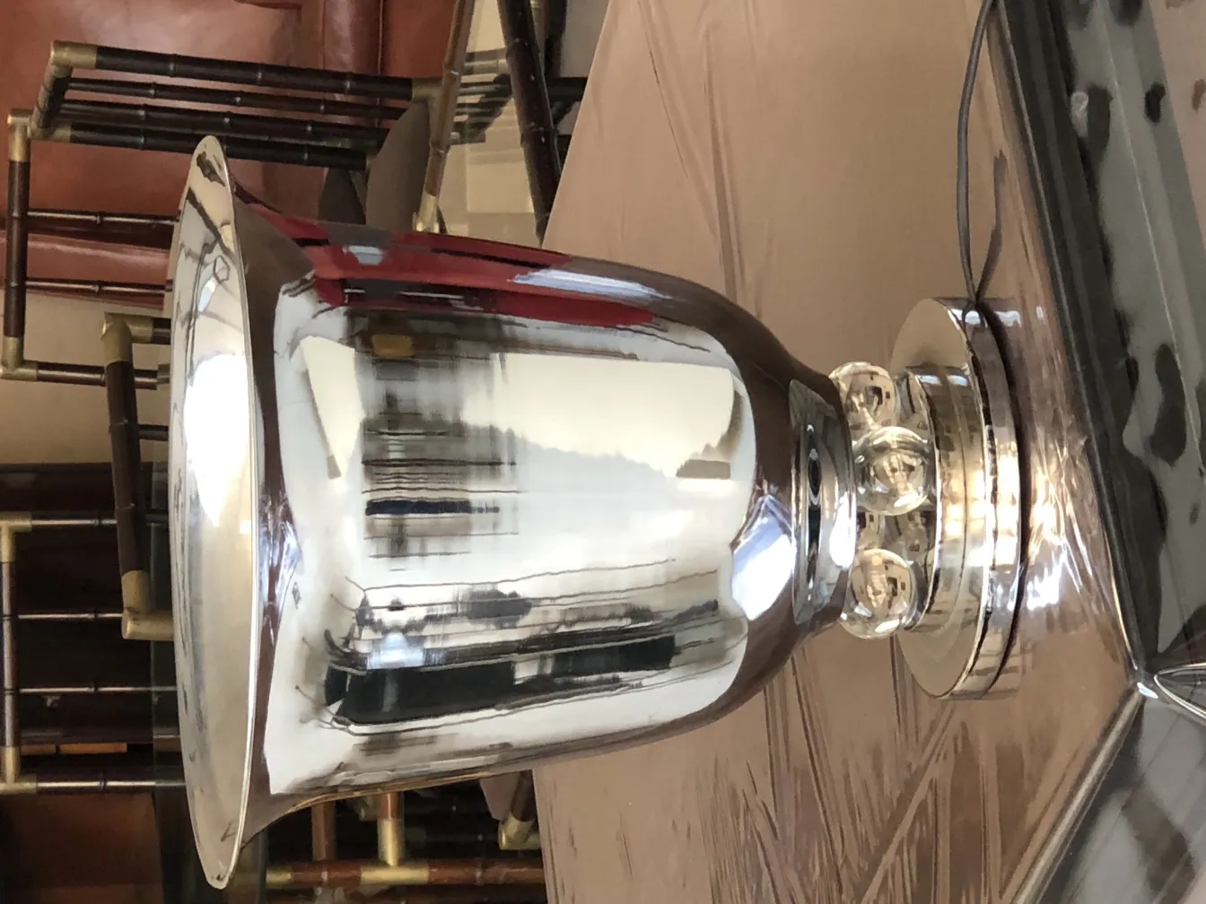 Due lampade da tavolo antiche con base decorativa lucida