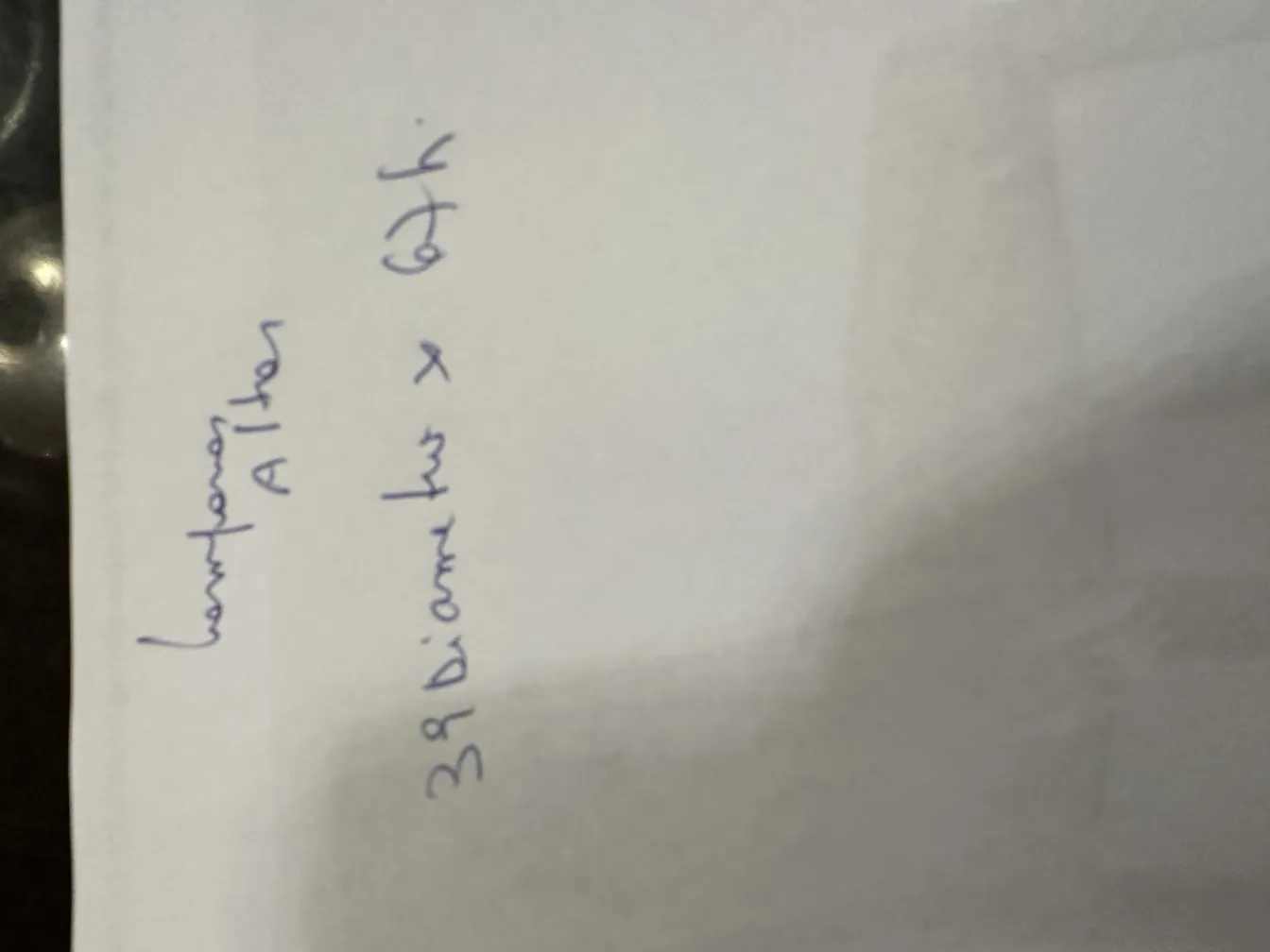 दो पुरानी टेबल लैंप सजावटी डिटेल के साथ