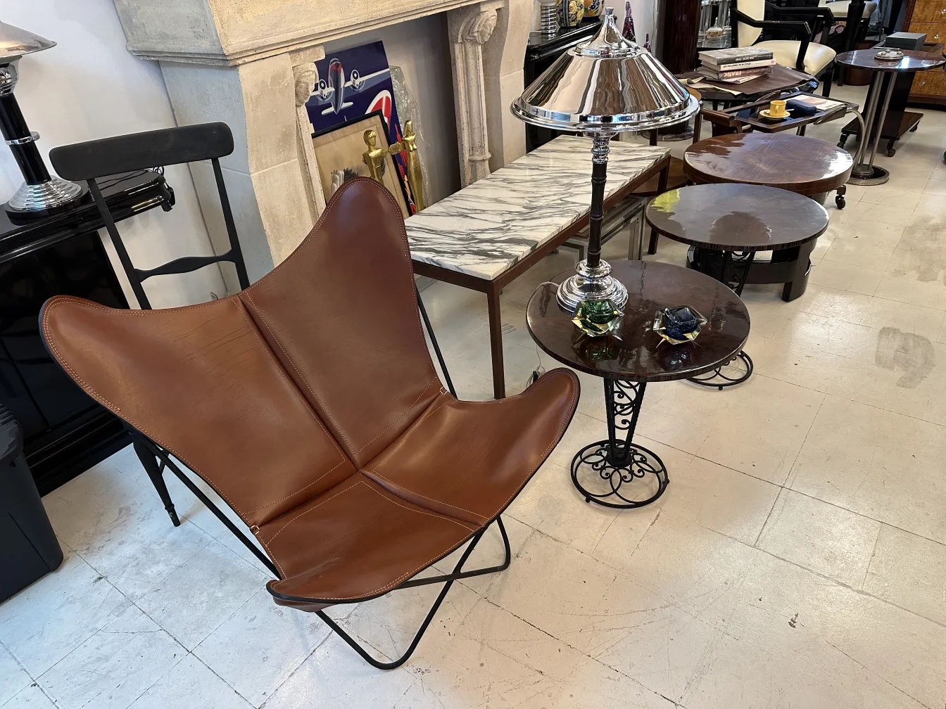 2 lampade da tavolo antiche in un ambiente decorativo