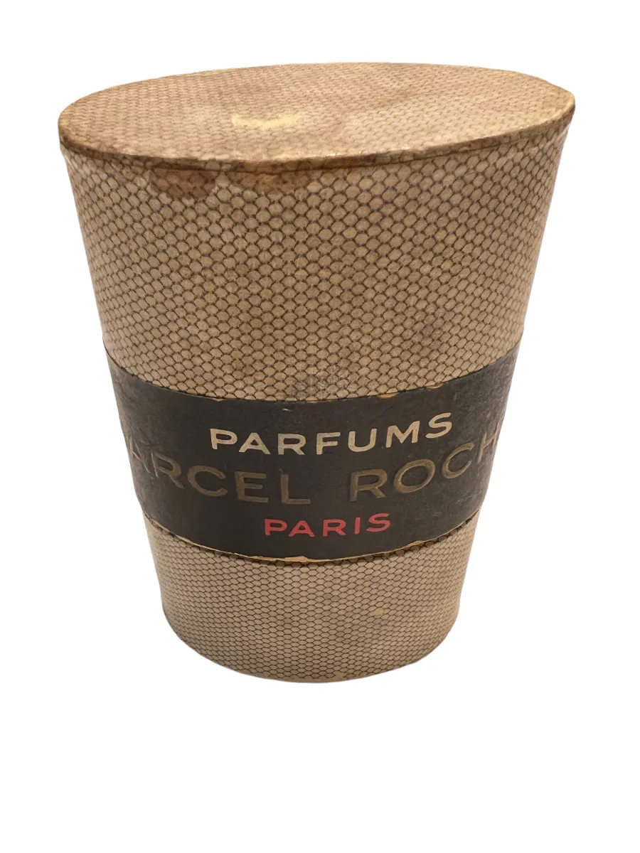 flacone di profumo antico con etichetta di Parigi