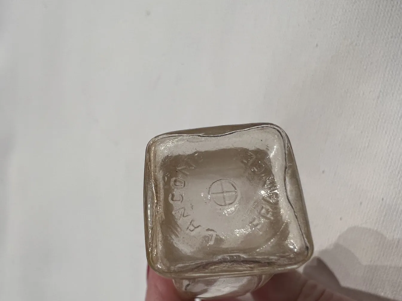 زجاجة-عطر-قديمة-with-سعر- ظاهر