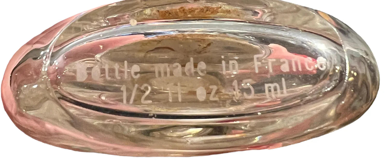 antikparfümflasche mit elegantem Design, Sammlerstück.