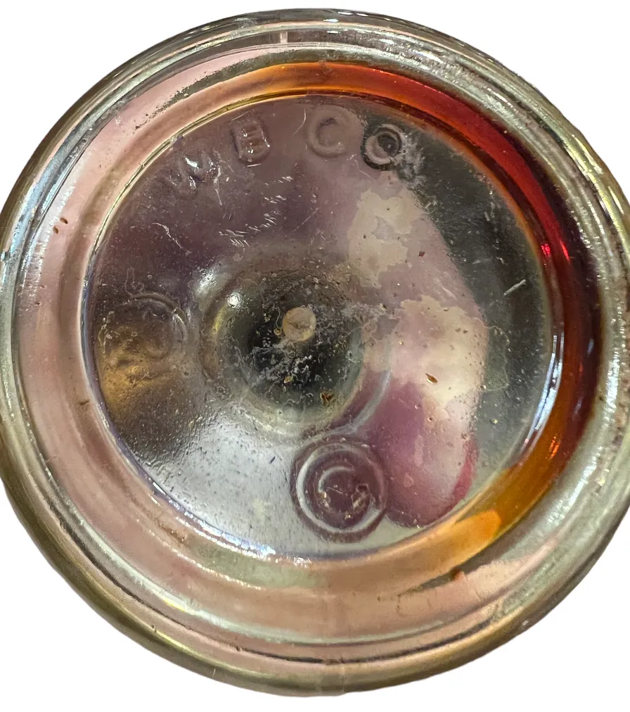 Bild einer antiken Parfümflasche mit dekorativen Merkmalen