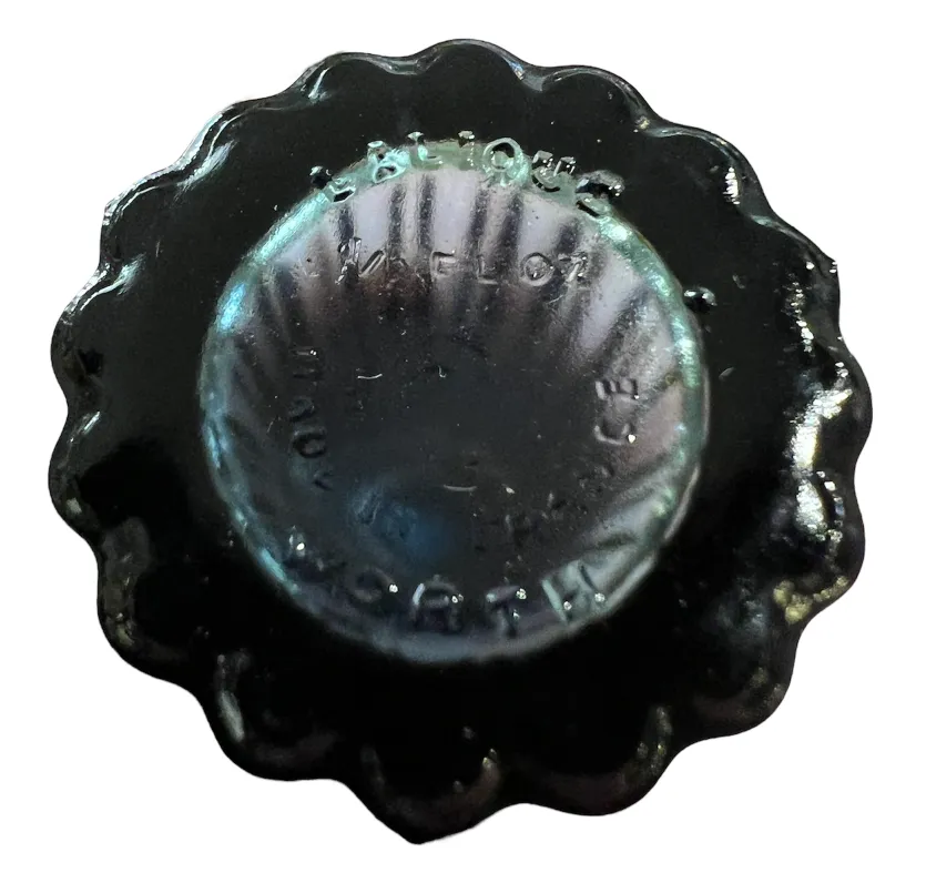 Antike Parfümflasche mit klassischem ästhetischen Design.